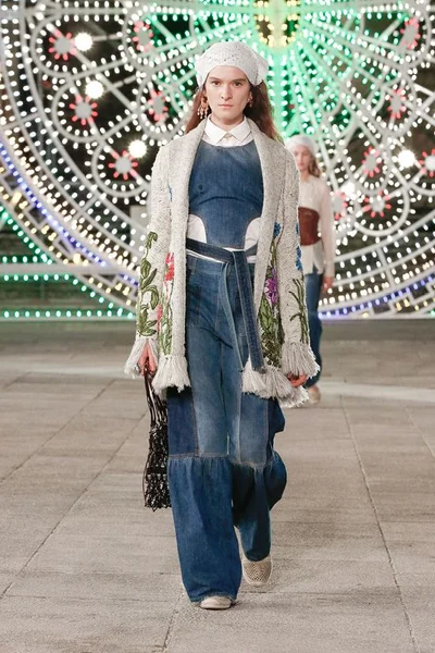 Look 30